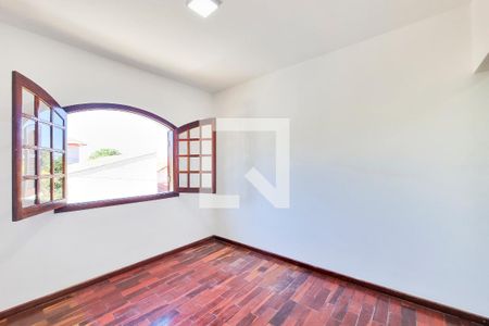 Casa de condomínio para alugar com 220m², 3 quartos e 2 vagasQuarto