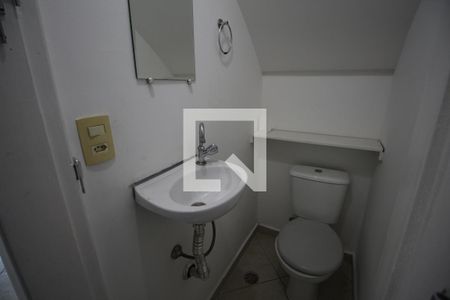 Casa de condomínio à venda com 100m², 3 quartos e 2 vagasLavabo