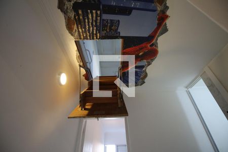 Casa de condomínio à venda com 100m², 3 quartos e 2 vagasEscada