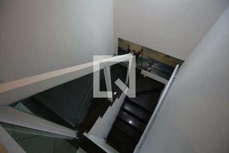 Casa de condomínio à venda com 100m², 3 quartos e 2 vagasEscada