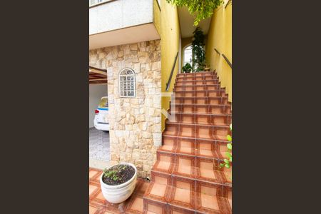 Casa à venda com 300m², 3 quartos e 4 vagas Casa à venda com 300m², 3 quartos e 4 vagasEscada de Acesso