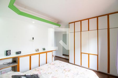 Casa à venda com 300m², 3 quartos e 4 vagas Casa à venda com 300m², 3 quartos e 4 vagasSuíte 2