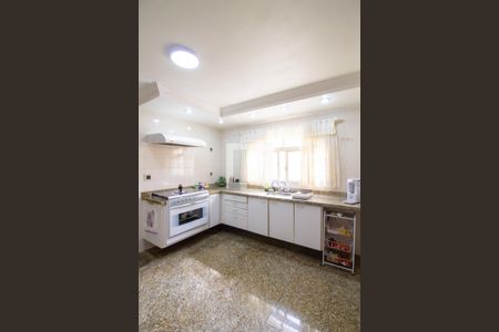 Casa à venda com 300m², 3 quartos e 4 vagas Casa à venda com 300m², 3 quartos e 4 vagasCozinha