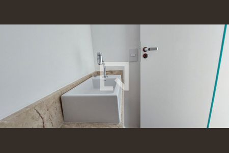 Apartamento à venda com 133m², 3 quartos e 3 vagas Apartamento à venda com 133m², 3 quartos e 3 vagasBanheiro social