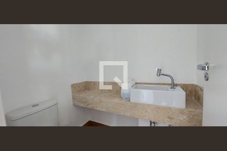 Apartamento à venda com 133m², 3 quartos e 3 vagas Apartamento à venda com 133m², 3 quartos e 3 vagasBanheiro social