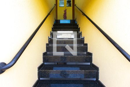 Apartamento à venda com 45m², 2 quartos e 1 vaga Apartamento à venda com 45m², 2 quartos e 1 vagaEscada / Entrada