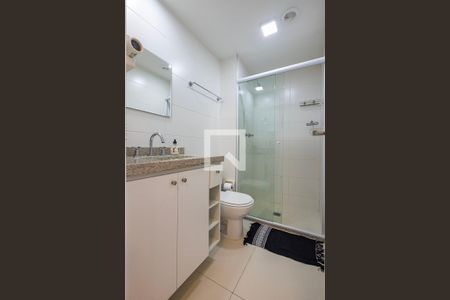 Banheiro de kitnet/studio para alugar com 1 quarto, 33m² em Sumarezinho, São Paulo