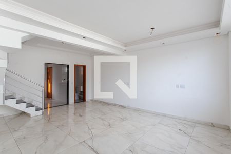 Sala de casa à venda com 3 quartos, 105m² em Sinimbu, Belo Horizonte
