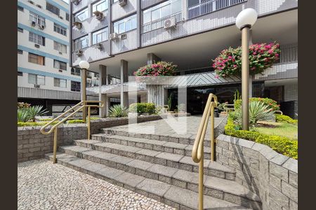 Apartamento à venda com 102m², 3 quartos e 1 vaga Apartamento à venda com 102m², 3 quartos e 1 vagaFachada e portaria