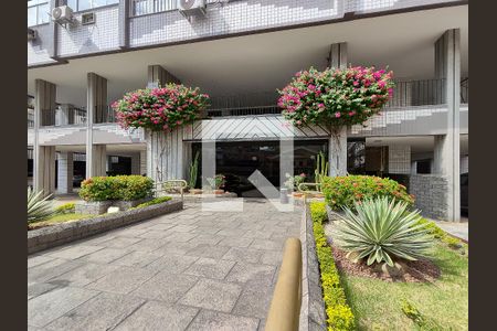 Apartamento à venda com 102m², 3 quartos e 1 vaga Apartamento à venda com 102m², 3 quartos e 1 vagaFachada e portaria