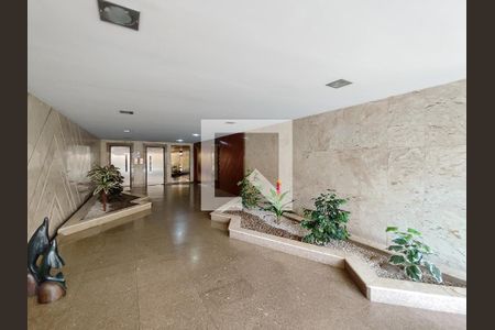 Apartamento à venda com 102m², 3 quartos e 1 vaga Apartamento à venda com 102m², 3 quartos e 1 vagaFachada e portaria