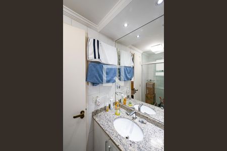 Apartamento à venda com 146m², 3 quartos e 2 vagas Apartamento à venda com 146m², 3 quartos e 2 vagasBanheiro da Suíte 2