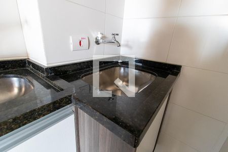 Detalhe do banheiro de kitnet/studio para alugar com 1 quarto, 41m² em Guaíra, Curitiba