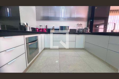 Apartamento à venda com 147m², 4 quartos e 4 vagasCozinha 