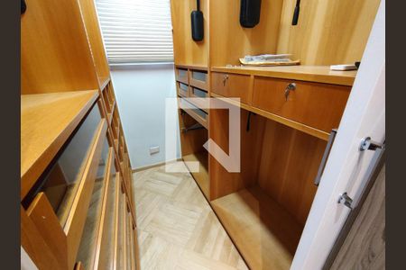 Apartamento à venda com 209m², 1 quarto e 3 vagas Apartamento à venda com 209m², 1 quarto e 3 vagasCloset