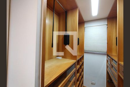 Apartamento à venda com 209m², 1 quarto e 3 vagas Apartamento à venda com 209m², 1 quarto e 3 vagasCloset