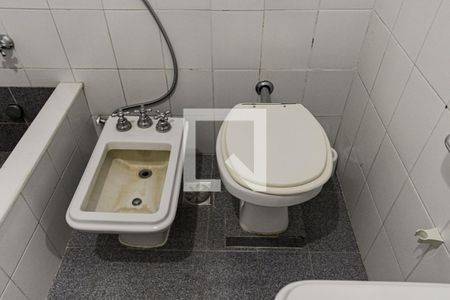 Apartamento à venda com 74m², 2 quartos e sem vaga Apartamento à venda com 74m², 2 quartos e sem vagaBanheiro Social