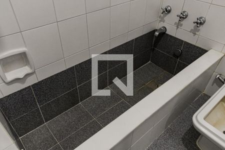 Apartamento à venda com 74m², 2 quartos e sem vaga Apartamento à venda com 74m², 2 quartos e sem vagaBanheiro Social