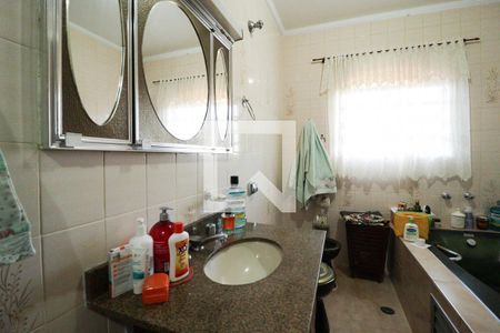 Casa à venda com 350m², 3 quartos e 3 vagasBanheiro da Suíte