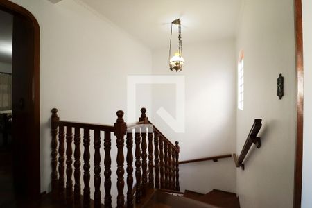 Casa à venda com 350m², 3 quartos e 3 vagasEscada