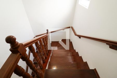 Casa à venda com 350m², 3 quartos e 3 vagasEscada