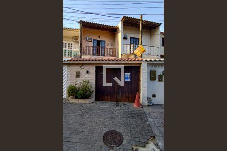 Casa à venda com 100m², 2 quartos e 1 vaga Casa à venda com 100m², 2 quartos e 1 vagaplaquinha