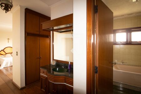 Apartamento à venda com 360m², 6 quartos e 4 vagas Apartamento à venda com 360m², 6 quartos e 4 vagasBanheiro da Suíte 2