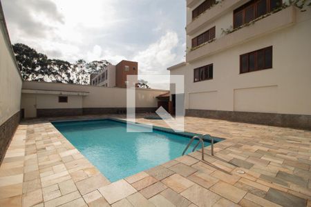 Apartamento à venda com 360m², 6 quartos e 4 vagas Apartamento à venda com 360m², 6 quartos e 4 vagasÁrea comum - Piscina