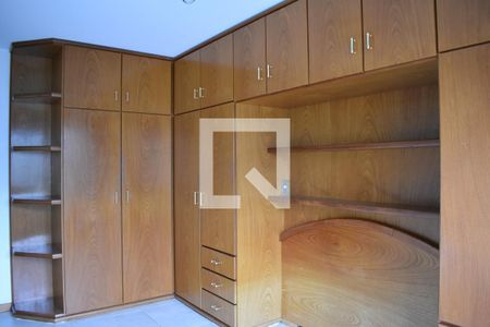 Quarto 1 de apartamento para alugar com 2 quartos, 70m² em Ahú, Curitiba