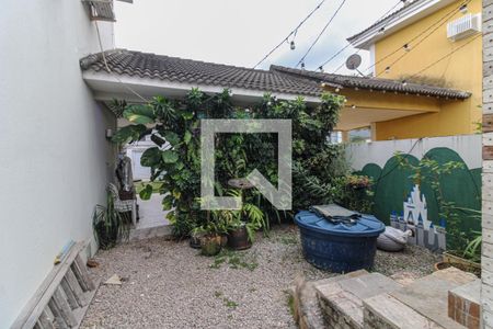 Casa de condomínio à venda com 265m², 4 quartos e 4 vagas Casa de condomínio à venda com 265m², 4 quartos e 4 vagasÁrea externa