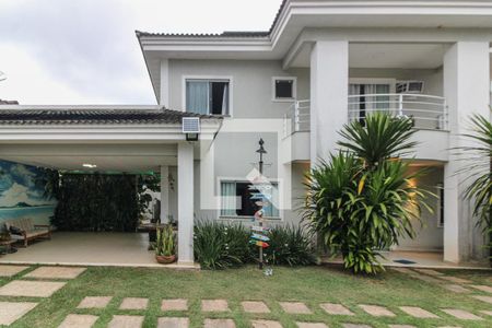 Casa de condomínio à venda com 265m², 4 quartos e 4 vagas Casa de condomínio à venda com 265m², 4 quartos e 4 vagasÁrea externa