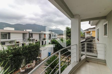 Casa de condomínio à venda com 265m², 4 quartos e 4 vagas Casa de condomínio à venda com 265m², 4 quartos e 4 vagasQuarto 1 - Varanda
