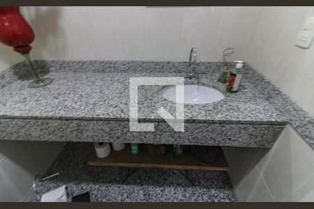 Casa de condomínio à venda com 265m², 4 quartos e 4 vagas Casa de condomínio à venda com 265m², 4 quartos e 4 vagasLavabo