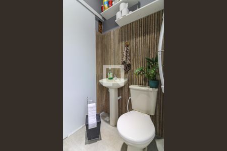 Casa de condomínio à venda com 265m², 4 quartos e 4 vagas Casa de condomínio à venda com 265m², 4 quartos e 4 vagasLavabo área externa