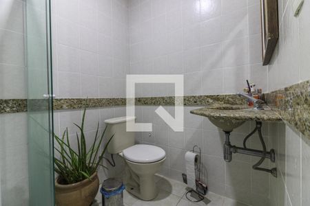 Casa de condomínio à venda com 265m², 4 quartos e 4 vagas Casa de condomínio à venda com 265m², 4 quartos e 4 vagasBanheiro Social