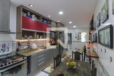 Casa de condomínio à venda com 265m², 4 quartos e 4 vagas Casa de condomínio à venda com 265m², 4 quartos e 4 vagasCozinha