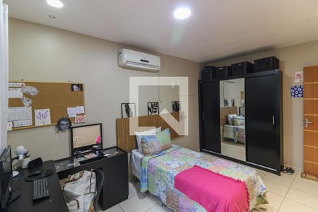 Casa de condomínio à venda com 265m², 4 quartos e 4 vagas Casa de condomínio à venda com 265m², 4 quartos e 4 vagasSuíte 2