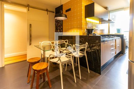 Apartamento à venda com 160m², 4 quartos e 2 vagas Apartamento à venda com 160m², 4 quartos e 2 vagasCozinha