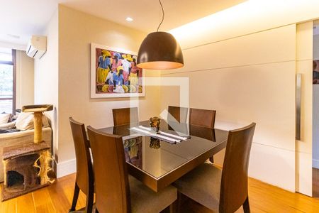 Apartamento à venda com 160m², 4 quartos e 2 vagas Apartamento à venda com 160m², 4 quartos e 2 vagasSala