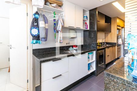 Apartamento à venda com 160m², 4 quartos e 2 vagas Apartamento à venda com 160m², 4 quartos e 2 vagasÁrea de Serviço