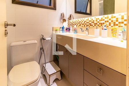 Apartamento à venda com 160m², 4 quartos e 2 vagas Apartamento à venda com 160m², 4 quartos e 2 vagasBanheiro social