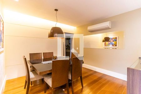 Apartamento à venda com 160m², 4 quartos e 2 vagas Apartamento à venda com 160m², 4 quartos e 2 vagasSala