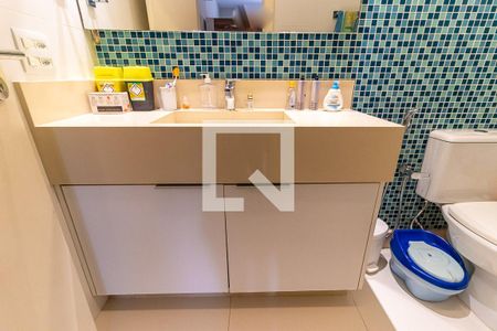 Apartamento à venda com 160m², 4 quartos e 2 vagas Apartamento à venda com 160m², 4 quartos e 2 vagasBanheiro Suíte 2