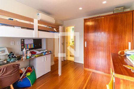 Apartamento à venda com 160m², 4 quartos e 2 vagas Apartamento à venda com 160m², 4 quartos e 2 vagasSuíte 2