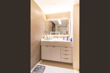 Apartamento à venda com 160m², 4 quartos e 2 vagas Apartamento à venda com 160m², 4 quartos e 2 vagasBanheiro Suíte