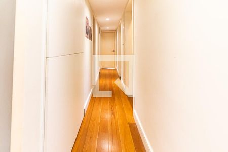 Apartamento à venda com 160m², 4 quartos e 2 vagas Apartamento à venda com 160m², 4 quartos e 2 vagasCorredor