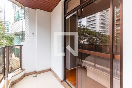 Apartamento à venda com 160m², 4 quartos e 2 vagas Apartamento à venda com 160m², 4 quartos e 2 vagasVaranda da Suíte