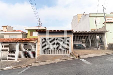 Casa à venda com 158m², 3 quartos e 2 vagas Casa à venda com 158m², 3 quartos e 2 vagasFachada
