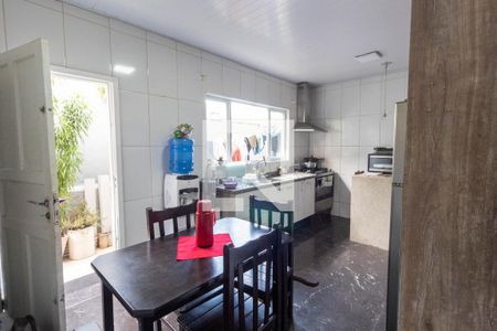 Casa à venda com 158m², 3 quartos e 2 vagas Casa à venda com 158m², 3 quartos e 2 vagasCozinha