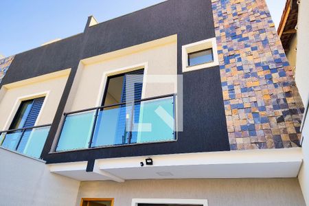 Casa à venda com 76m², 2 quartos e 1 vaga Casa à venda com 76m², 2 quartos e 1 vagaFachada